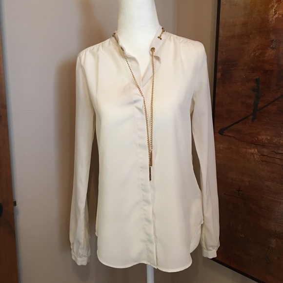 Michael Kors cream blouse w Gold Chain detail - Picture 3 of 6